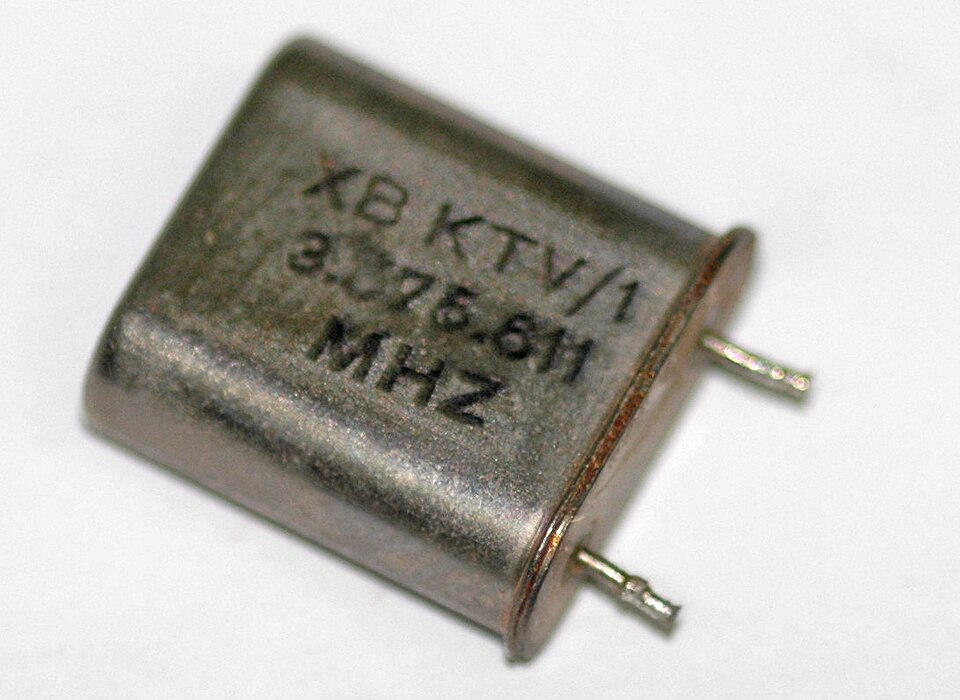 File:Older crystal oscillator.jpg