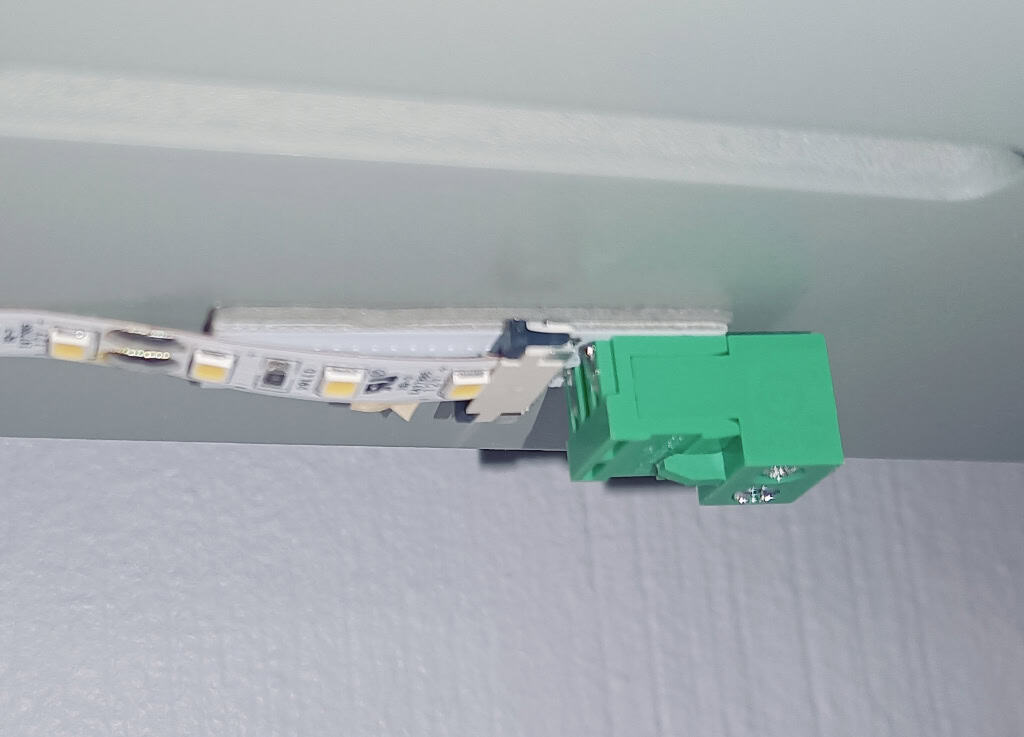 LED-strip connector with screw terminals